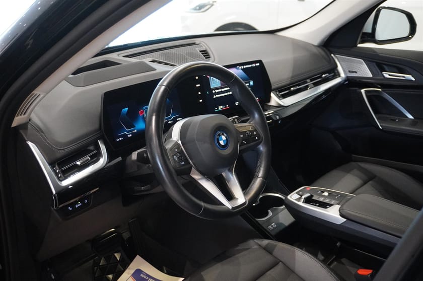 Bild 2 av BMW iX1 xDrive30 xLine Innovation Drag