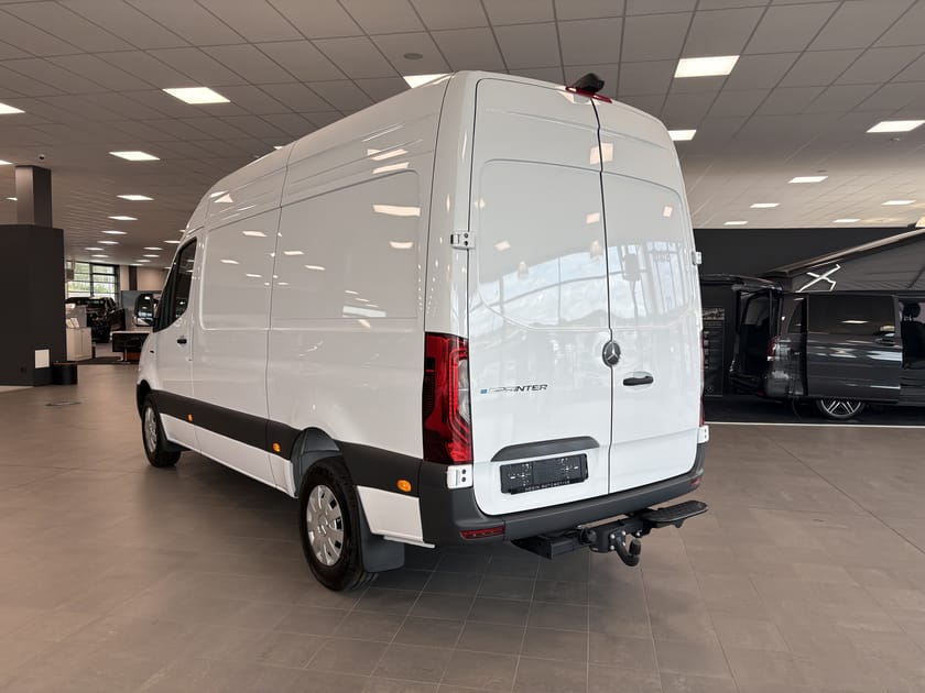 Bild 3 av Mercedes-Benz eSprinter 314 81 kWh SKÅP A2 SELECT | Fria Vinterhjul
