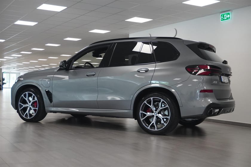 Bild 3 av BMW X5 xDrive50e M-Sport Pro DAP Pano Innov Comfort Plus Exclusive