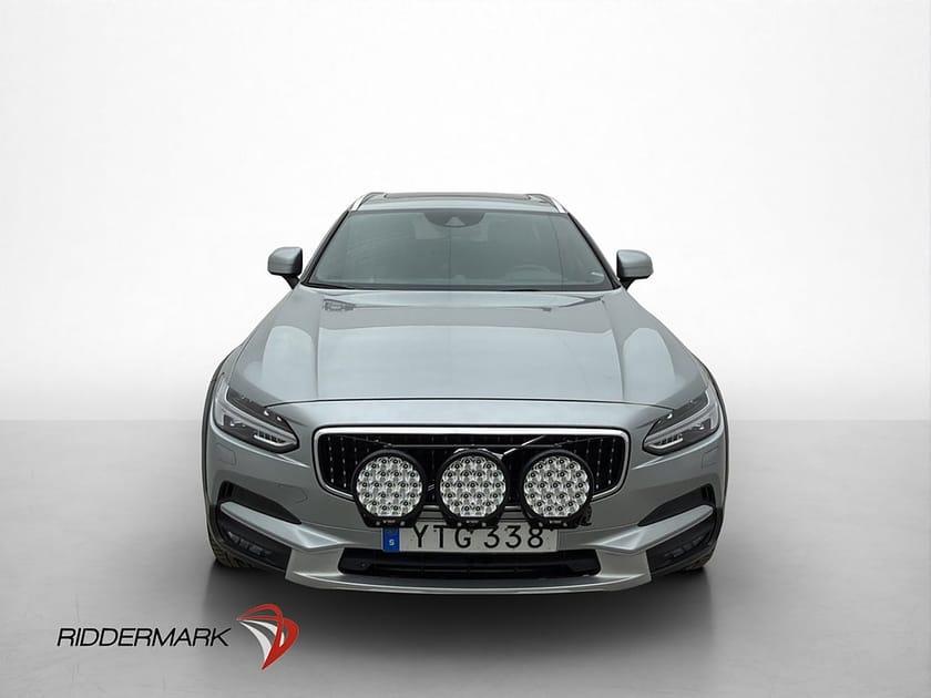 Bild 2 av Volvo V90 Cross Country D4 AWD Pro B&W Pano Skinn Drag