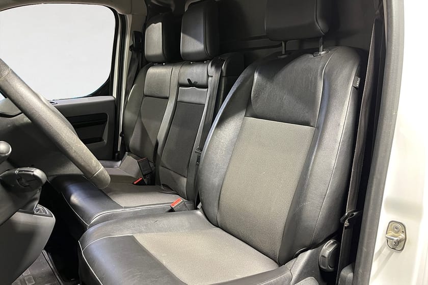 Bild 3 av Citroën Jumpy Van 2.0 BlueHDi 122 HK DRAG D-VÄRM NYBES KAMREM BYTT