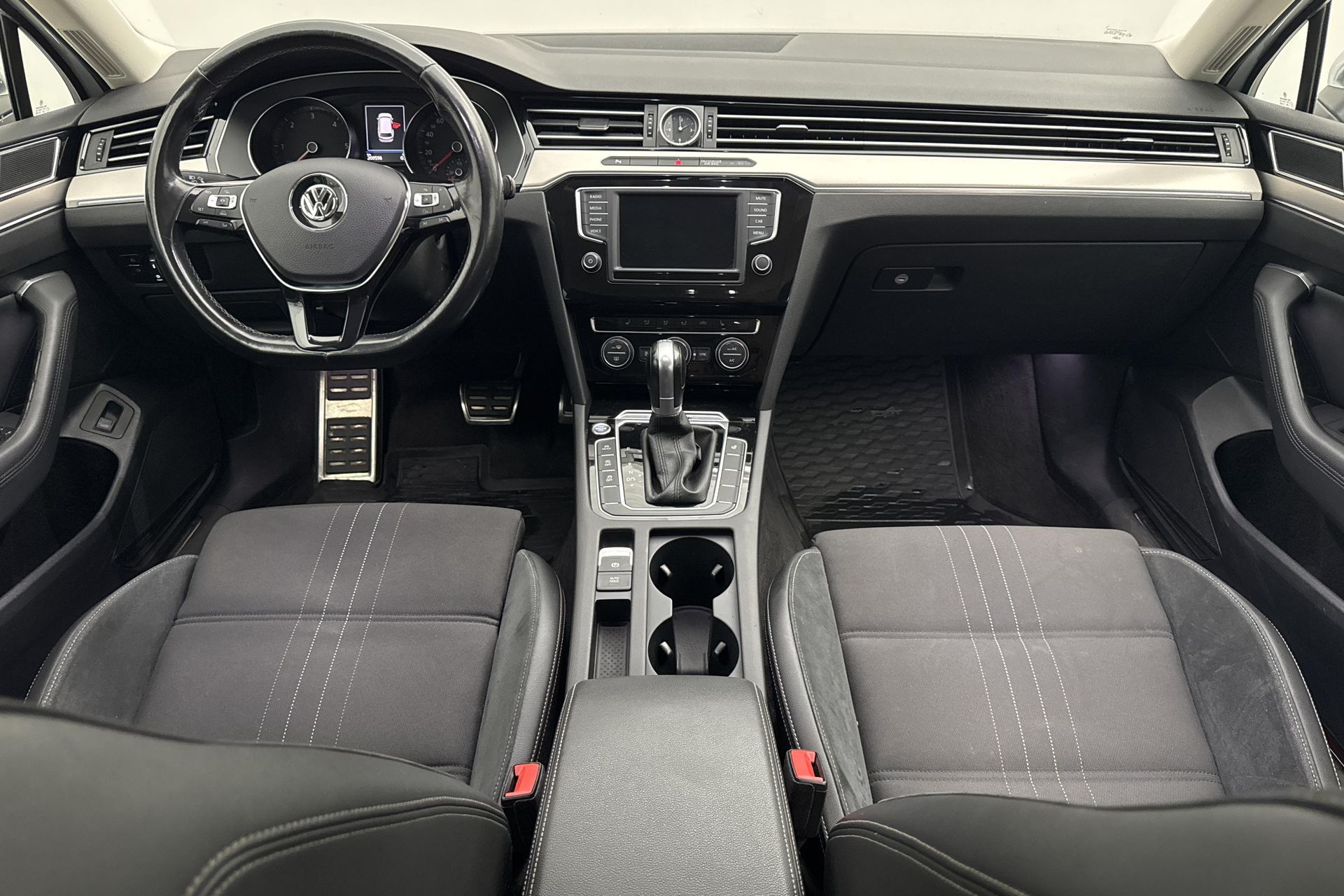 Volkswagen Passat 2017, photo 7/10