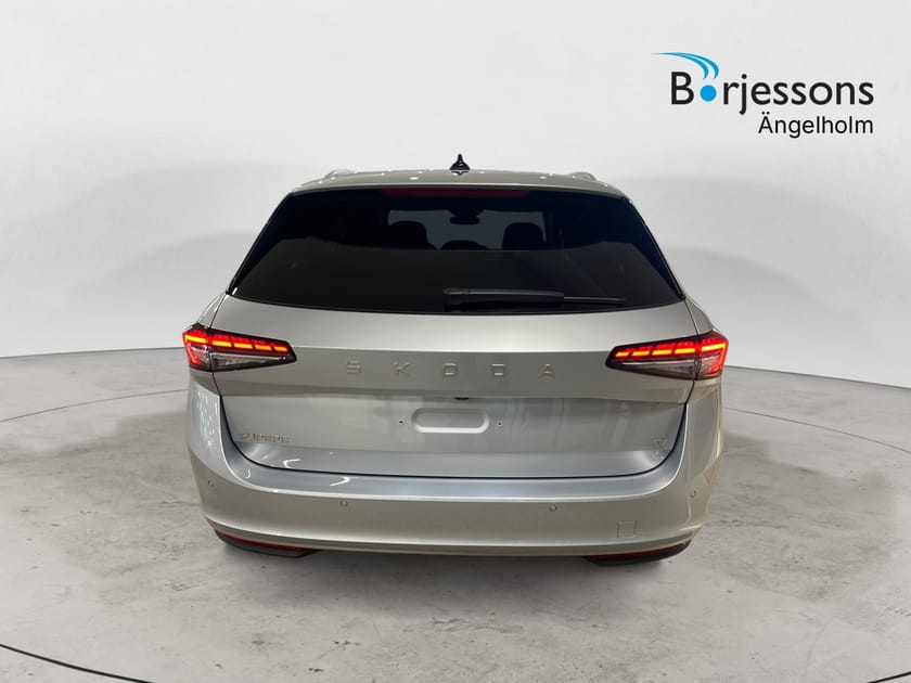 Bild 4 av Škoda Superb iV Kombi COMBI L&K 1,5 TSI 204 HK 6 VXL DSG