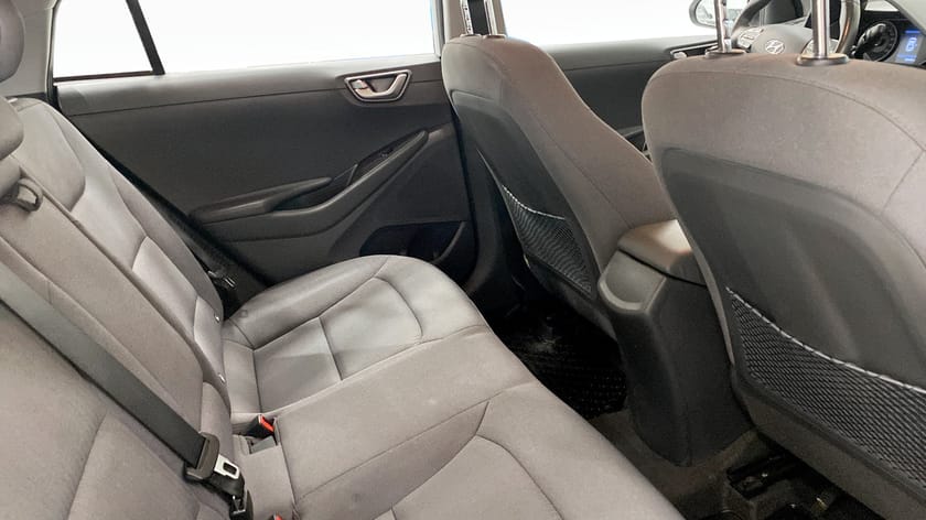 Bild 5 av Hyundai Ioniq Plug-in 1.6 DCT 164hk Trend - Backkamera - Drag