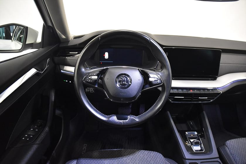 Bild 2 av Škoda Octavia Kombi 2.0 TDI Style Aut B-kam P-värm Rattv Drag Navi 150hk