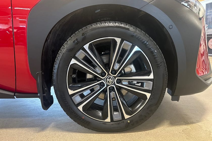 Bild 5 av Toyota bZ4X 71.4 kWh AWD Executive 360-kamera / JBL / Keyless