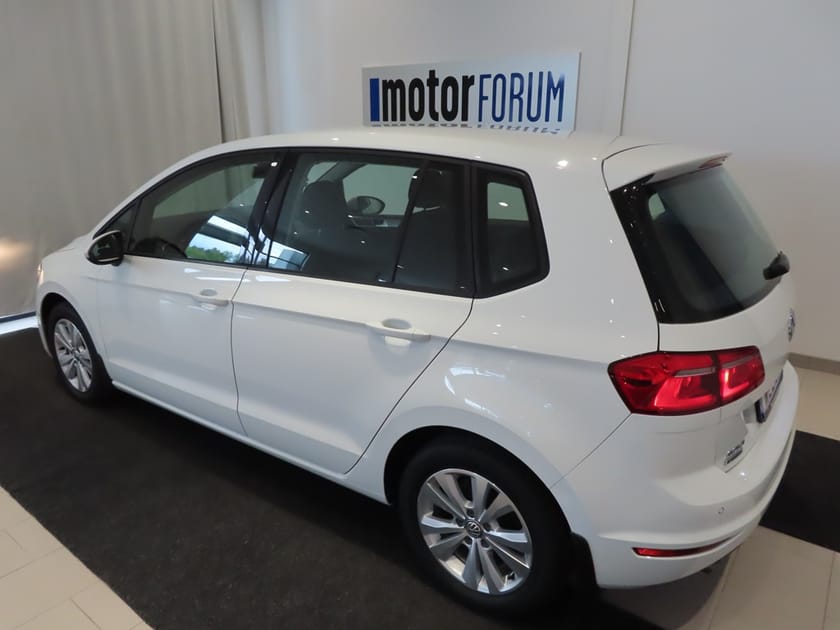 Bild 3 av Volkswagen Golf Sportsvan TSI 110 HK Drag Backkamera  Vhjul