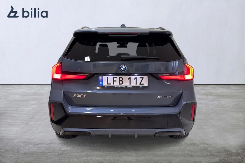 Bild 4 av BMW iX1 xDrive30 M Sport / H/K / Pano / 360 / Drag /Adaptiv/HUD