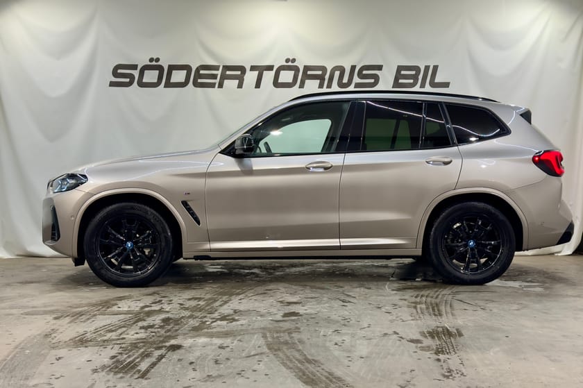 Bild 3 av BMW iX3 CHARGED M SPORT PANORAMA LÄDER MOMSBIL