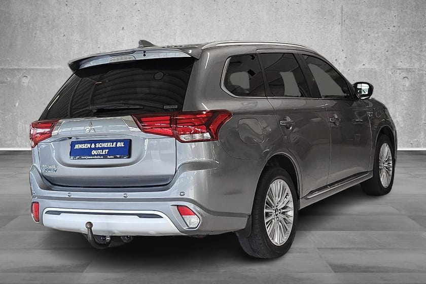 Bilde 5 av Mitsubishi Outlander PHEV Instyle+. R-Kamera, 360 kamera, Krok, DAB, Klima.