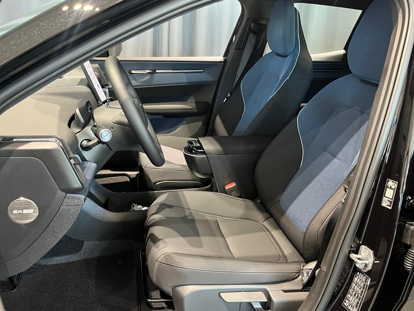 Bild 5 av Volvo EX30 P5 Long Range RWD Plus Lagerbil Redo För OMG Leverans