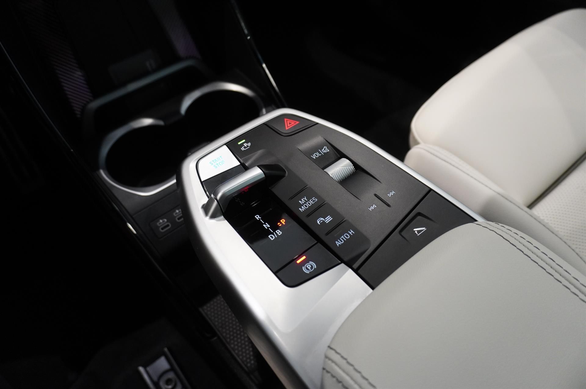 BMW iX1 eDrive20, 204ps, 2027
