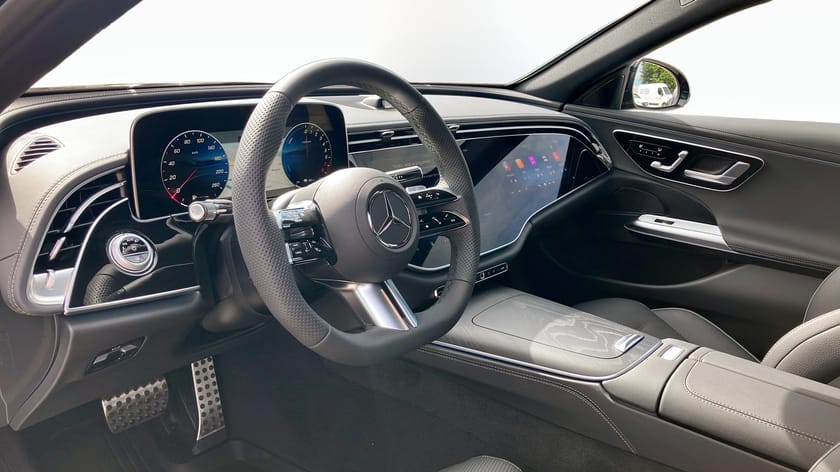 Bild 4 av Mercedes-Benz E 300 e SEDAN // AMG //NIGHT // PANORMA