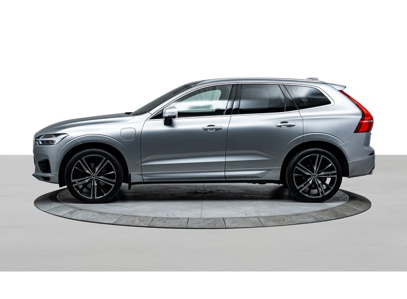Bilde 2 av Volvo XC60 R-Design, Pano, krok, skinn, r.kam, strøken bil.