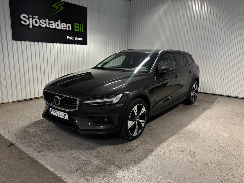 Bild 1 av Volvo V60 Cross Country B4 AWD Geartronic Adv SE GPS ACC Drag Värmare Helskinn