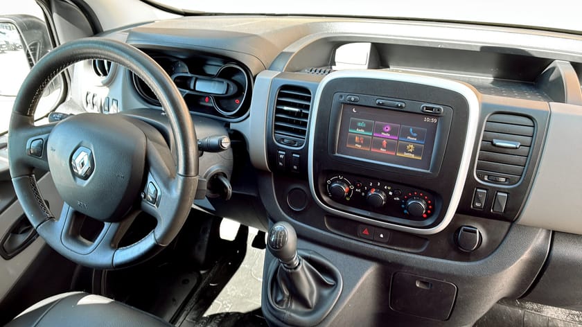 Bild 4 av Renault Trafic Skåpbil L2 145hk Värmare Dragkrok 3-Sits
