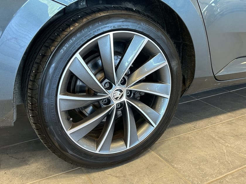 Bild 3 av Škoda Superb Kombi L&K TDI 4x4 190hk Aut/Drag