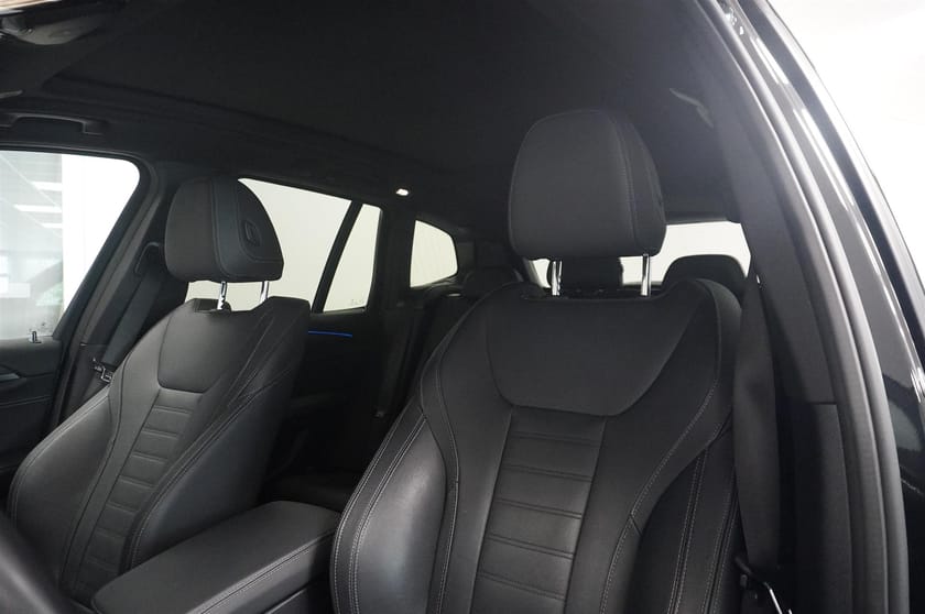 Bild 4 av BMW X3 xDrive30e xDrive 30e M Sport Pano Fartpilot HUD Adaptiva LED