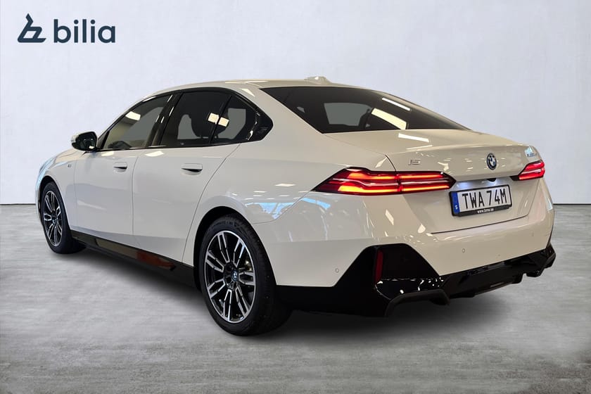 Bild 2 av BMW i5 xDrive40 Sedan M Sport / H/K / Drag / Backkamera / Adaptiva LED