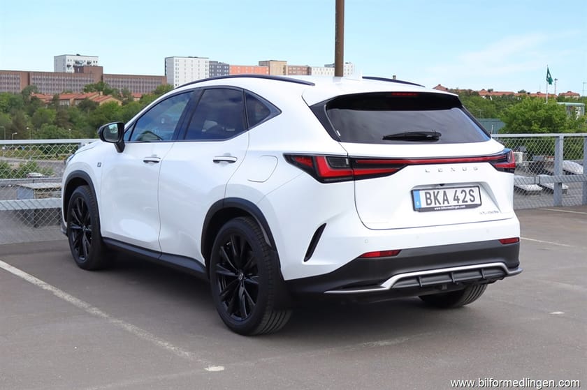 Bild 3 av Lexus NX 450h+ E-Four F Sport Plug-In S/V-hjul 1 ägare