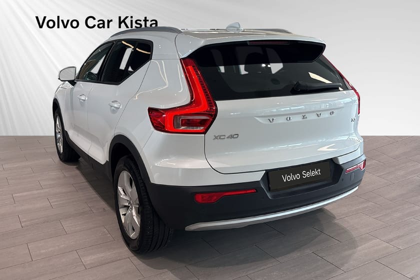Bild 4 av Volvo XC40 T3 FWD aut Momentum Advanced B-Kamera