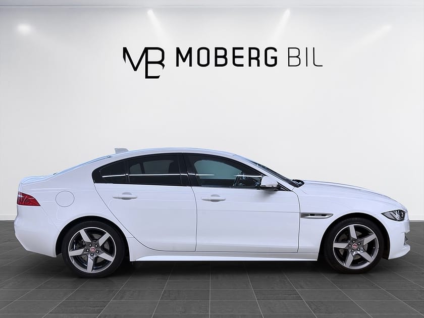 Bild 4 av Jaguar XE 20t 200hk R Sport B-Kamera CarPlay