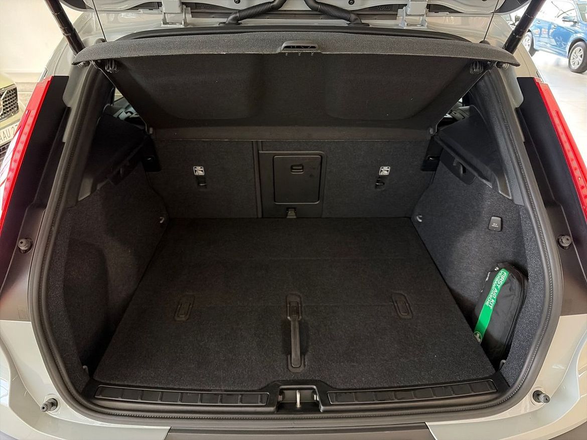 Volvo XC40 2025 - miniatyr 17