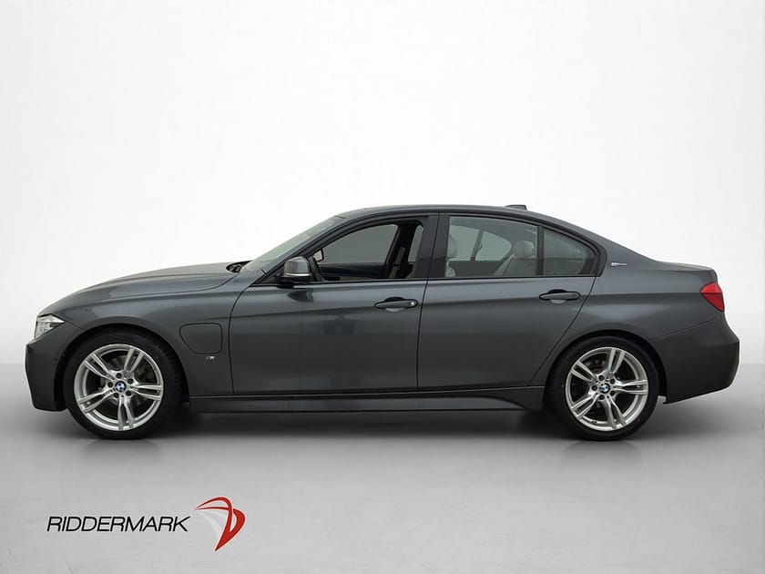 Bild 4 av BMW 330e Sedan 252hk M Sport Pano H/K HUD  Surround Skinn Kamera