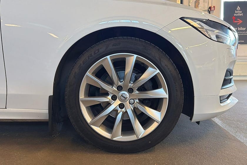 Bild 4 av Volvo V90 D4 Geartronic Momentum Drag B-kam Keyless