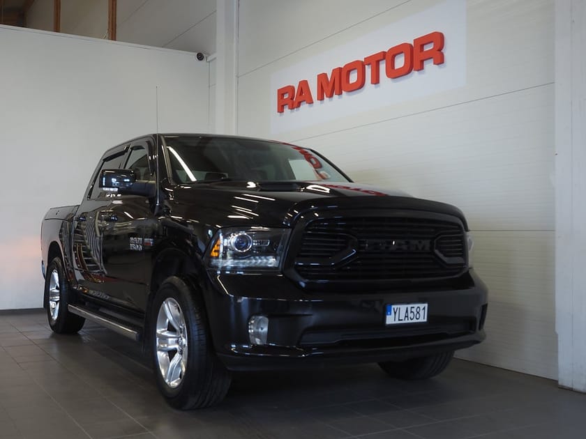Bild 1 av RAM 1500 Crew Cab Sport 5.7 V8 395hk HEMI 4x4 TorqueFlite |Taklucka|Drag|