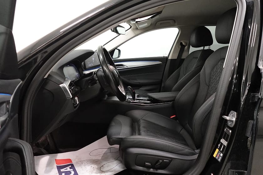 Bild 4 av BMW 530e xDrive Touring Läder Cockpit BLIS P-Värme Dragkrok