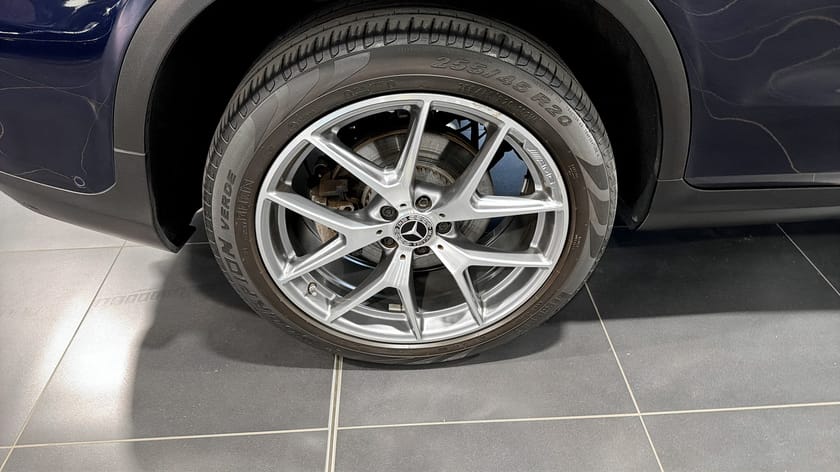 Bild 4 av Mercedes-Benz GLC 300 e 4MATIC SUV / AMG PAKET / PANORAMA / 20" ALU