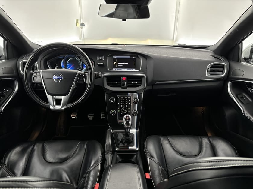 Bild 5 av Volvo V40 T2 120hk R-Design P-Värm Skinn VOC Farth. Sensorer
