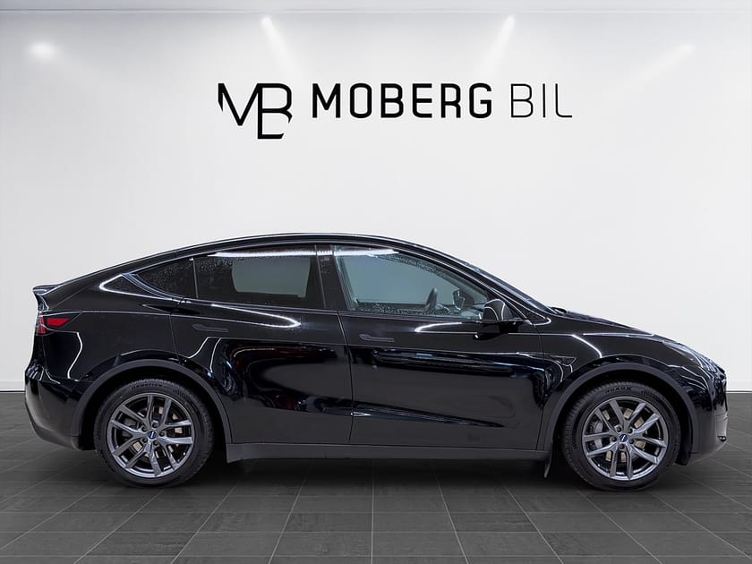 Bild 4 av Tesla Model Y Standard Range RWD 299hk Helg på Moberg!  Pano Läder Navi B-Kamera