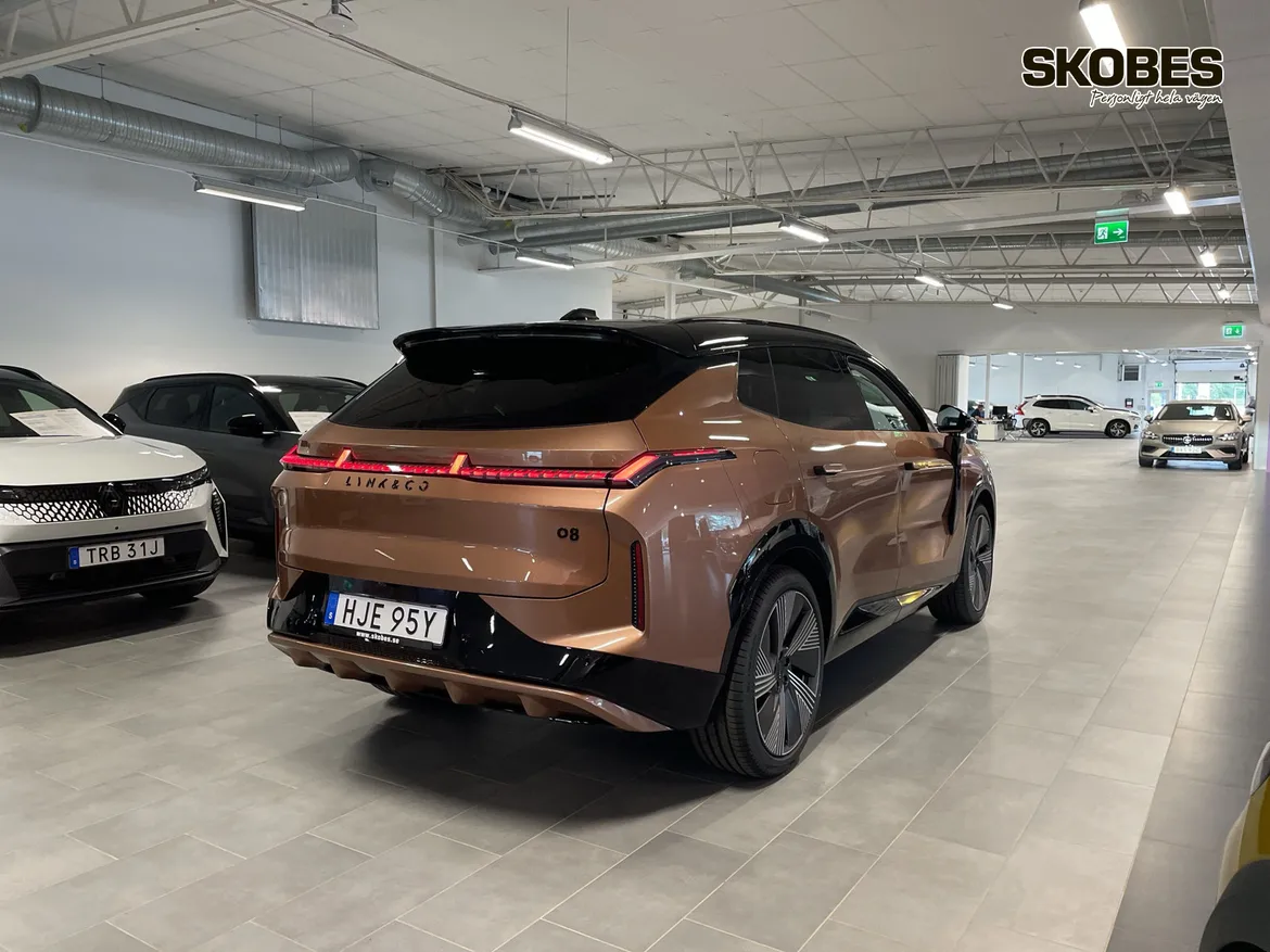 Lynk & Co 08 PHEV