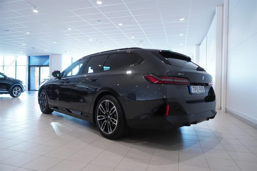 Bild 4 av BMW 530e xDrive Touring Fully Charged M Sportpaket Pro