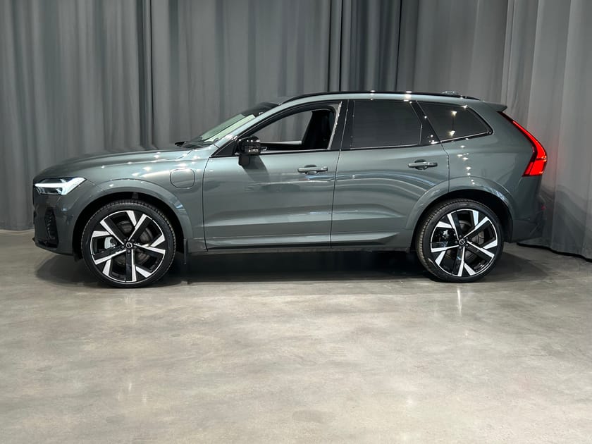 Bild 2 av Volvo XC60 T8 Plus Dark Nordic Edition *Luft-fj/360/B&W/22/Drag*