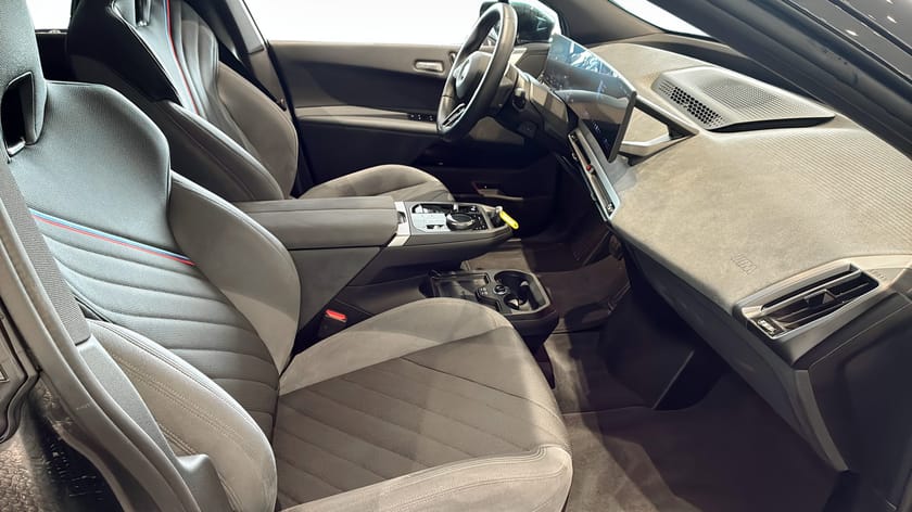 Bild 3 av BMW iX xDrive60 Fully charged, M-sport, Comfort, Drag