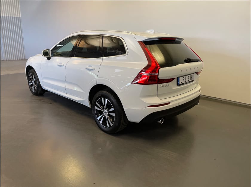 Bild 2 av Volvo XC60 B4 AWD Diesel Momentum Advanced Edt/Bakkamera/ BLIS/ Pilot Assist/ Elbagage lucka/