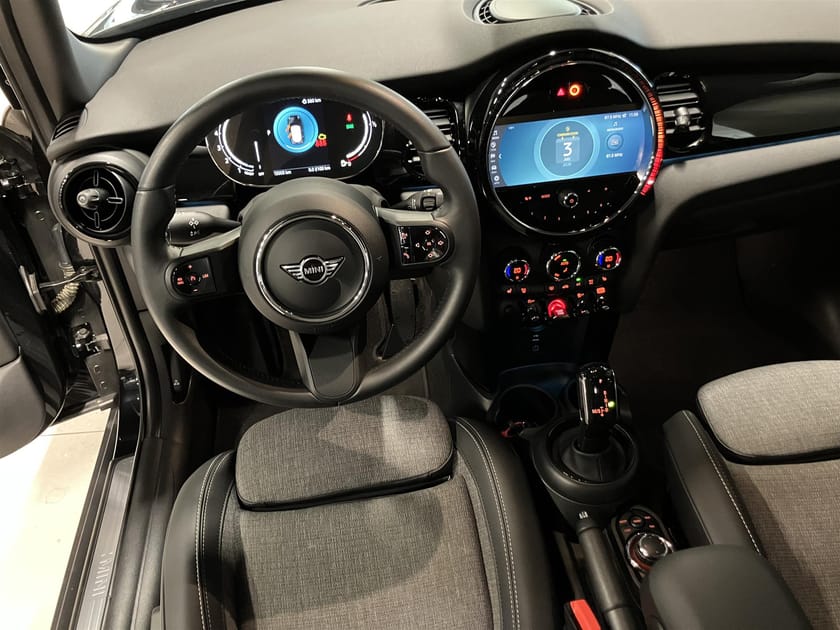 Bild 2 av MINI Cooper 5dr Exp Navi Kamera Keyless 16