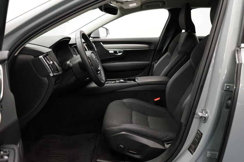 Bild 5 av Volvo V90 Recharge T6 Core Edition, Dragkrok, Baklucka elmanövrerad