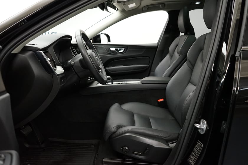 Bild 4 av Volvo XC60 Recharge T6 Ultimate Dark, Taklucka, Head Up Display
