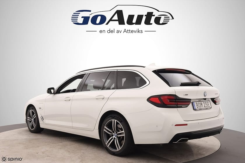 Bild 4 av BMW 530e xDrive Touring 292 hk | Laddhybrid Fyrhjulsdrift Skinn