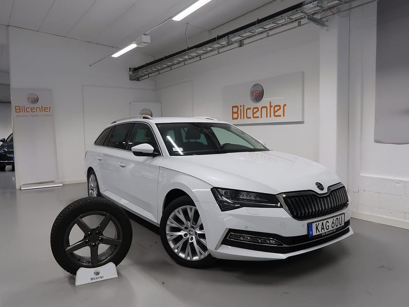 Bild 1 av Škoda Superb iV Kombi Skoda Skoda V-Däck ingår Cockpit-Drag-Kamera-Värma