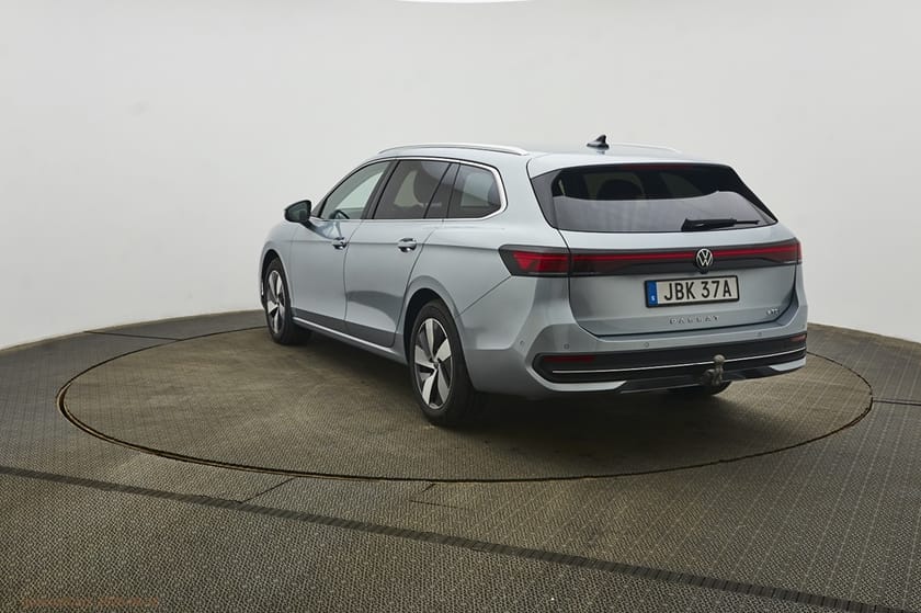 Bild 2 av Volkswagen Passat Sportscombi Mildhybrid 1.5 eTSI VINTERHJUL|DRAG|VÄRMARE|ELBAKL