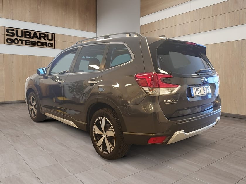 Bild 3 av Subaru Forester e-Boxer 2.0i Aut Summit (150hk)