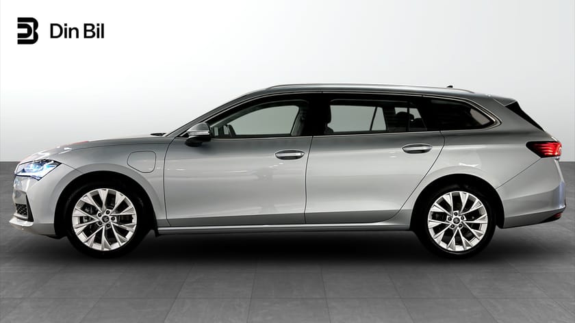 Bild 2 av Škoda Superb iV Kombi Selection DSG Drag/Navigation