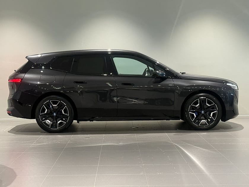 Bild 3 av BMW iX xDrive50 Sportpkt Panorama Adpt Farth H/K Cfrt Access