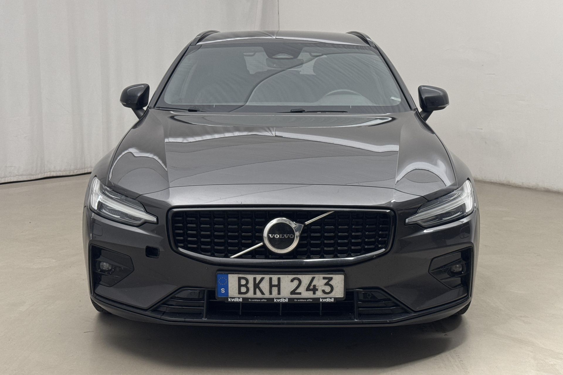 Volvo V60 B4 2023, photo 5/10