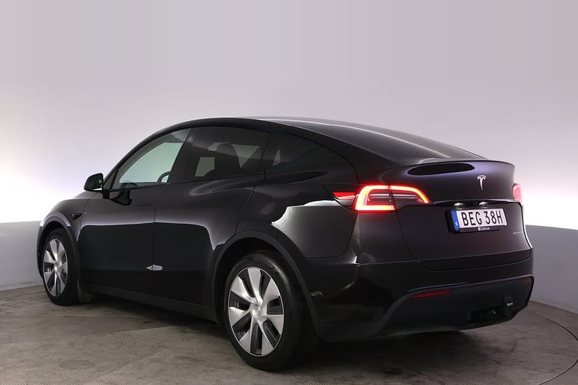 Bild 4 av Tesla Model Y Long Range AWD Autopilot Panorama Drag